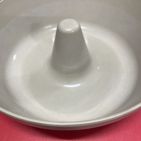 VINTAGE ANCHOR HOCKING MICROWARE PM459-T1 484 BEIGE 9" TUBE ROUND BUNDT CAKE PAN - Picture 2 of 5